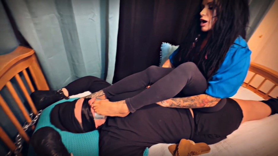 MistressRavenFD – FOOT SMOTHERING TURNS ME ON